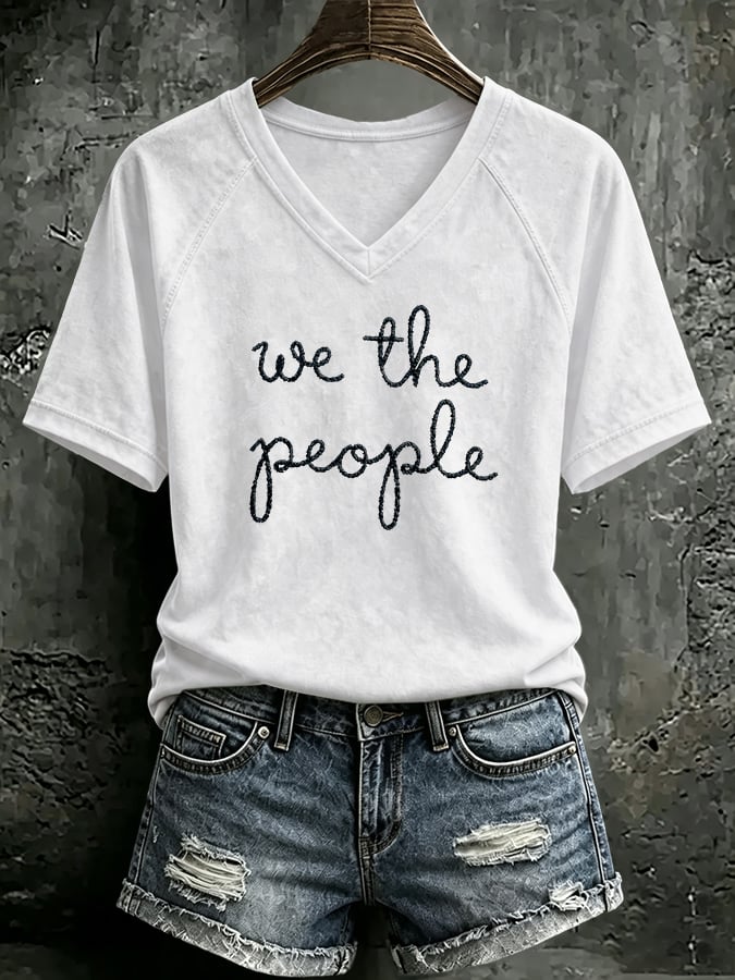 V Neck Retro We The People No Kings Print T-Shirt