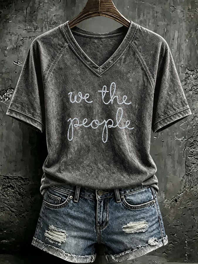 V Neck Retro We The People No Kings Print T-Shirt